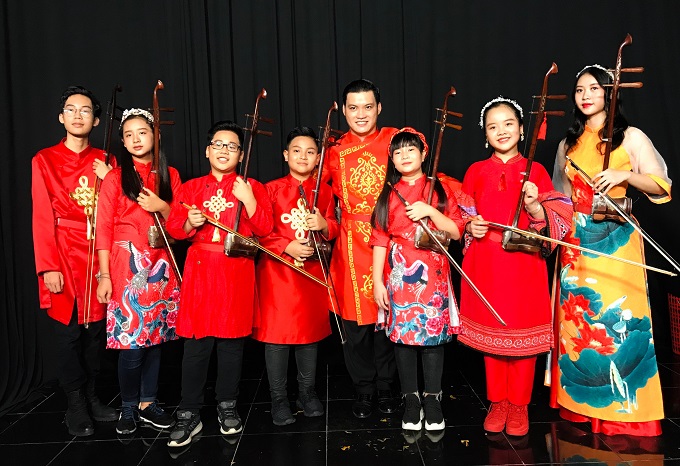 Cô bé lớp 5 đạt học bổng phổ thông Mỹ nhờ say mê đàn nhị