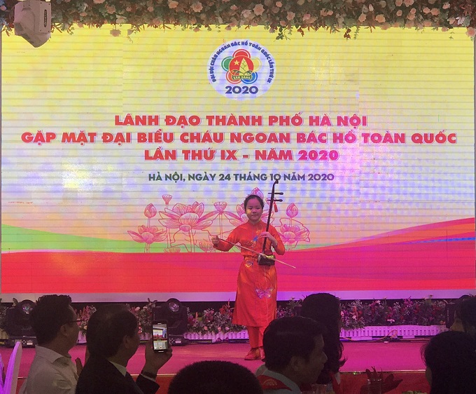 Cô bé lớp 5 đạt học bổng phổ thông Mỹ nhờ say mê đàn nhị - Ảnh 4