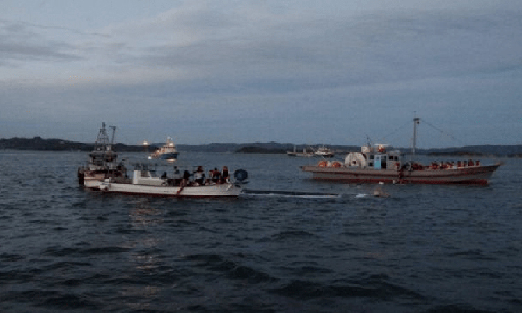 học sinh nhật bản gặp sự cố trên tàu