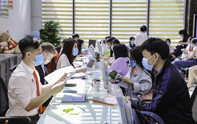 thí sinh nộp hồ sơ