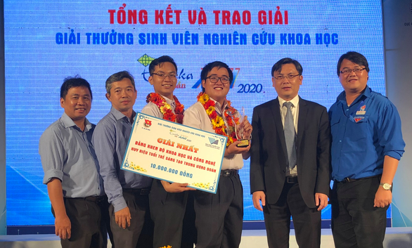 Sinh viên sáng tạo hệ thống cảnh báo dịch COVID-19