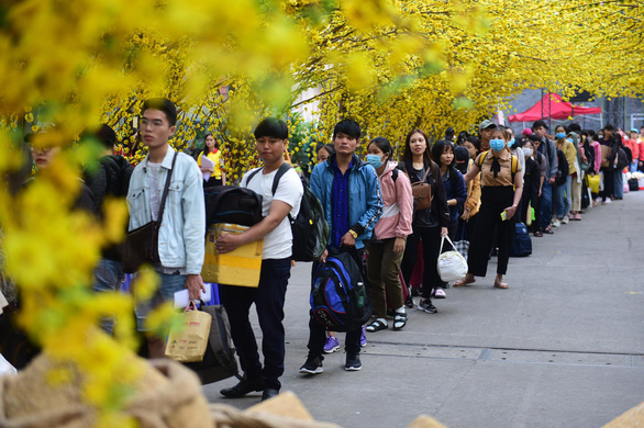 sinh viên về quê đón tết