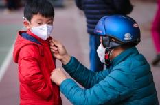 Học sinh Đà Lạt trở lại trường sau kỳ nghỉ Tết trong cái lạnh 12 độ