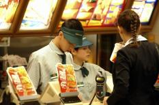 Tết Tân Sửu: Nhiều sinh viên ở lại Sài Gòn làm thêm trang trải kinh phí