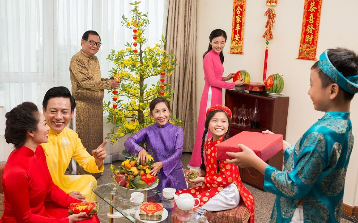 Những việc phụ huynh có thể làm cùng trẻ để đón Tết thật ý nghĩa