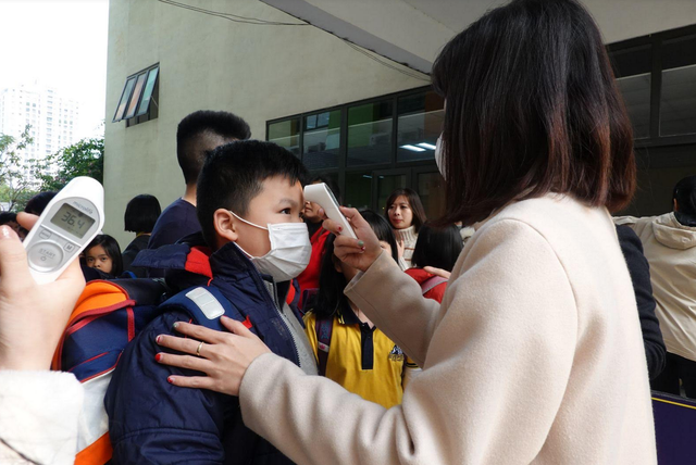 Sau TP.HCM, Hà Nội quyết định cho học sinh học online đến 28/2 - Ảnh 1