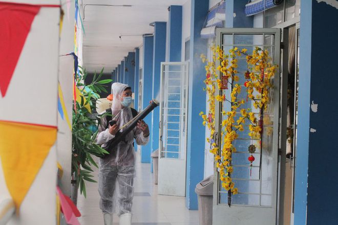 Do dịch Covid-19, nhiều giáo viên, học sinh cách ly tập trung đến hết tết