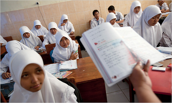 Dịch COVID-19: Indonesia chính thức bãi bỏ kỳ thi THPT Quốc Gia  - Ảnh 1