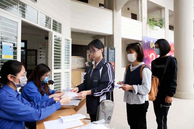 Sinh viên trở lại trường học bắt buộc phải khai báo y tế - Ảnh 1