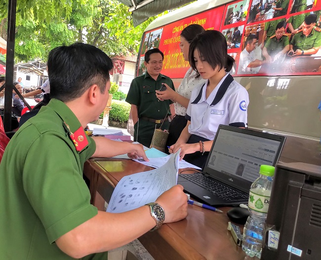 Các trường học hướng dẫn học sinh hoàn thiện hồ sơ dự thi tốt nghiệp THPT