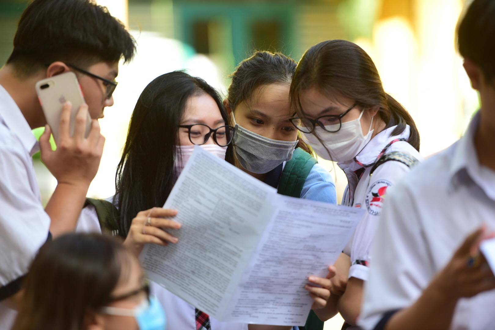 COVID-19: Hà Nam tạm dừng việc học trực tiếp tại trường hết ngày 9/5 - Ảnh 1