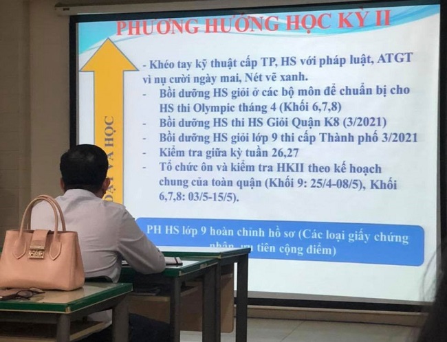 Covid-19: Các trường có thể tổ chức họp phụ huynh không?