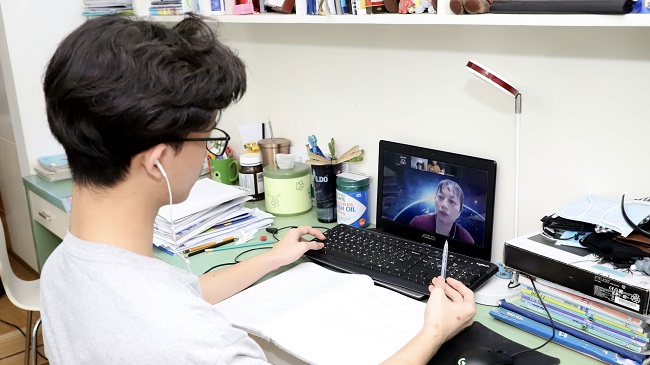 Hà Nội: Yêu cầu học sinh lớp 9 và 12 không rời khỏi thành phố đến khi thi xong