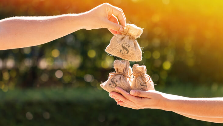 Khoản tiền chi trả từ bảo hiểm phần nào giúp bố mẹ giảm bớt gánh nặng kinh tế, tập trung chăm sóc để con phục hồi sức khỏe nhanh hơn