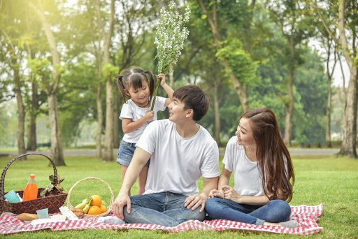 Với bảo hiểm cho cả gia đình, bạn không chỉ tìm được sự lựa chọn hoàn hảo bảo vệ tài chính mà còn giúp tích lũy để đảm bảo con đường tương lai của trẻ