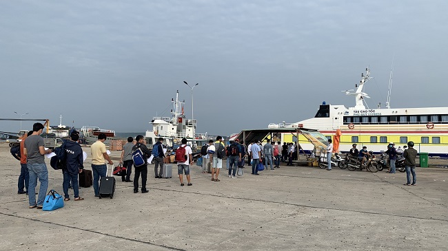 Bình Thuận: Vận chuyển đề thi THPT và giám thị ra đảo Phú Quý