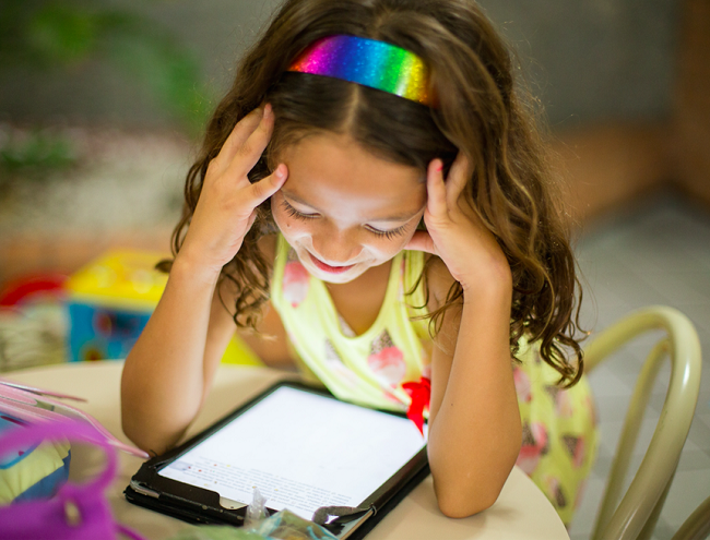 Làm thế nào để dạy con cách sử dụng mạng xã hội an toàn?