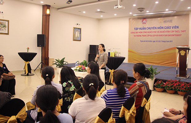 Covid-19: Chú trọng tập huấn, hướng dẫn các giáo viên dạy trực tuyến 