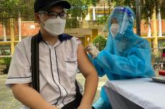TP.HCM: Học sinh tiêm vắc xin Covid-19 có thể đến trường sau 5 tuần