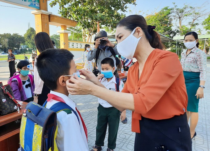 COVID-19: Học sinh tại một số địa phương tạm dừng việc học trực tiếp - Ảnh 1