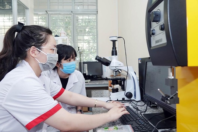 Một trường đại học tiếp theo mở cửa cho sinh viên trở lại