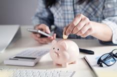 Nên gửi tiết kiệm hay mua bảo hiểm nhân thọ cho con, cái nào tốt hơn?