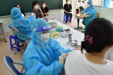 Nhiều tỉnh thành triển khai tiêm vaccine phòng COVID-19 cho học sinh