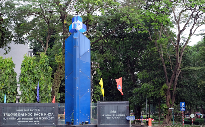 Trường Đại học Bách Khoa TP.HCM cân nhắc kỹ phương án đến trường - Ảnh 1