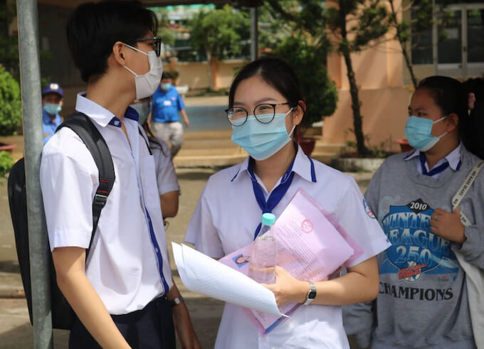COVID-19: Học sinh khối 9 và 12 của một huyện tại Tiền Giang trở lại trường     - Ảnh 1