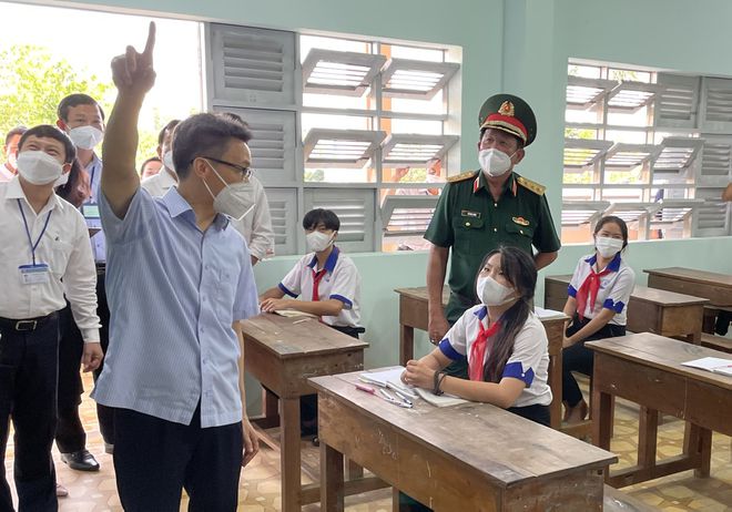 Tiền Giang: Khối học sinh lớp 9 trong ngày trở lại trường học