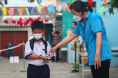 Học sinh tiểu học trở lại trường: Chuyên gia y tế nói gì?