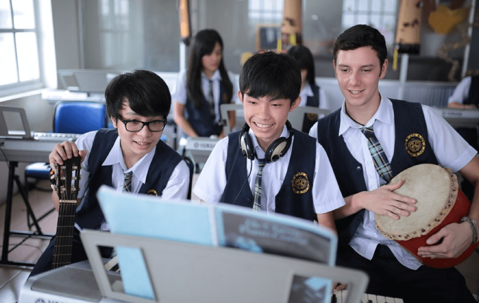 Học sinh APU tốt nghiệp niên khóa 2021 được nhận hơn 500 suất học bổng - Ảnh 5
