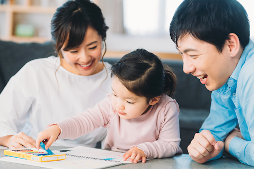 Nên mua bảo hiểm nhân thọ cho ai trong gia đình: Bạn đã chọn đúng? - Ảnh 3