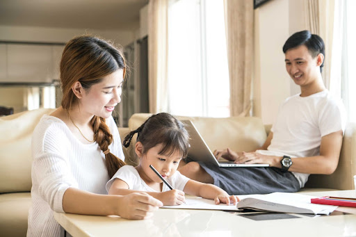 Có nên đầu tư bảo hiểm tích lũy du học cho con không? - Ảnh 2