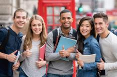 Làm cách nào để tạo dựng các mối quan hệ khi đi du học?