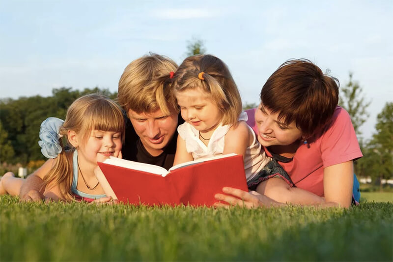 Cách an ủi trẻ không dùng lời nói