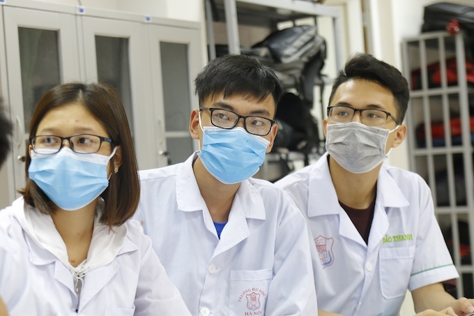 Sinh viên trở lại học trực tiếp, làm thế nào để đảm bảo an toàn COVID-19? - Ảnh 1