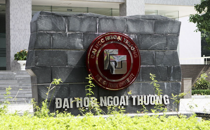 Sinh viên trường Đại học Ngoại Thương nhận học bổng trị giá 2 triệu đồng - Ảnh 1