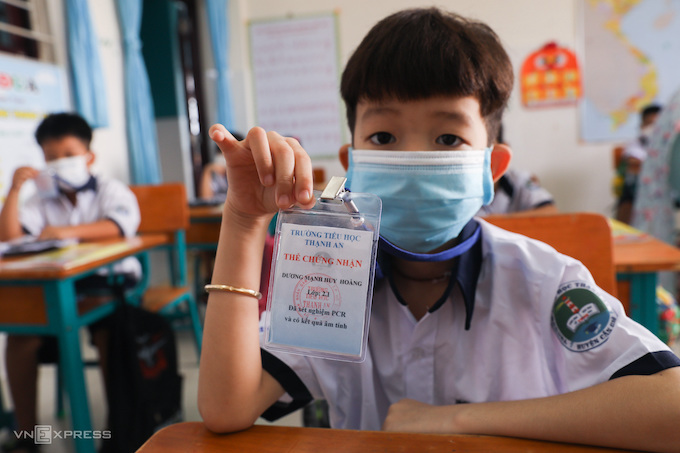 COVID-19: TP.HCM và Bắc Giang đã tổ chức dạy học trực tiếp như thế nào? - Ảnh 1
