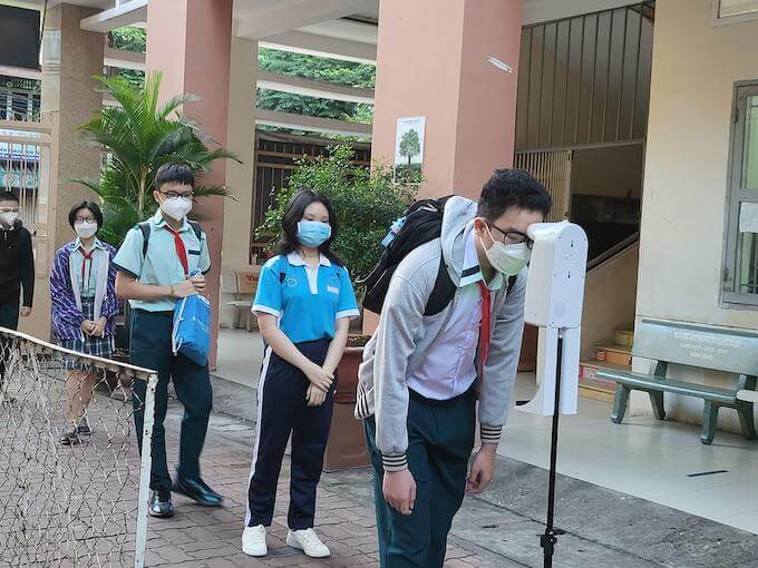 Những phương pháp đảm bảo an toàn COVID-19 của các trường tại TP.HCM - Ảnh 1