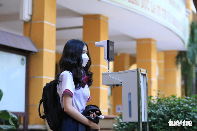 Sáng 4/1, gần 680.000 học sinh TP.HCM trở lại trường