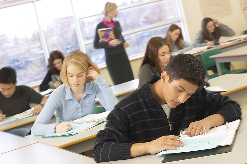 Người học nên đạt điểm TOEIC tối thiểu bao nhiêu để có lợi thế trong công việc?