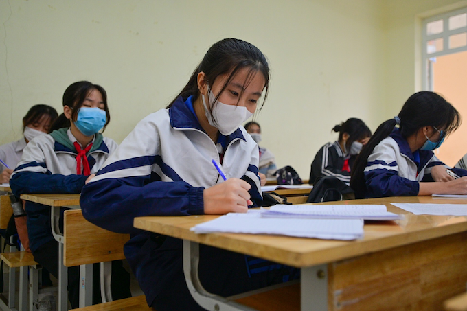 Hà Nội: Học sinh trở lại trường, phụ huynh vừa mừng vừa lo - Ảnh 1