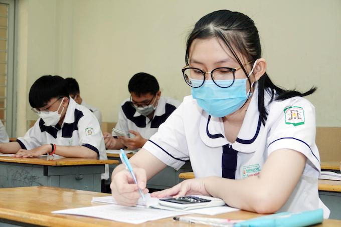 Thủ tướng: Hướng dẫn cho học sinh 12 tuổi trở lên đi học trực tiếp sớm nhất có thể