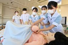 Nên chọn nước nào để du học ngành điều dưỡng?