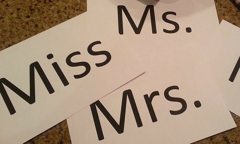 Cách phân biệt khi dùng Miss, Mrs., Ms. và Mx. - Ảnh 1