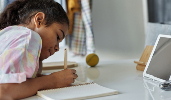 Bố mẹ nên làm gì khi con gặp khó khăn với bài tập về nhà