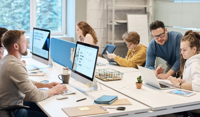 Tổng hợp những nghề kiếm hơn 100.000 USD mỗi năm tại Mỹ - Ảnh 1