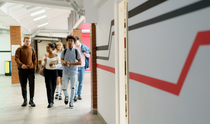 TOP 10 trường đại học cho sinh viên đi học trực tiếp trở lại vào tháng 4