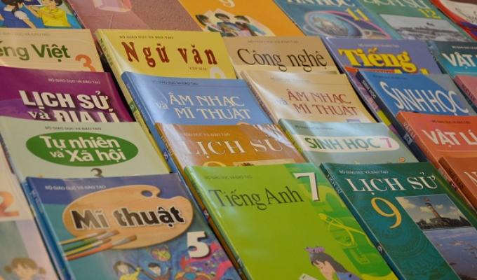 Công bố giá sách giáo khoa mới lớp 3, 7, 10: Có bộ tăng gấp 3 lần - Ảnh 1